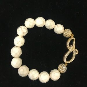 “J” stretch bracelet
